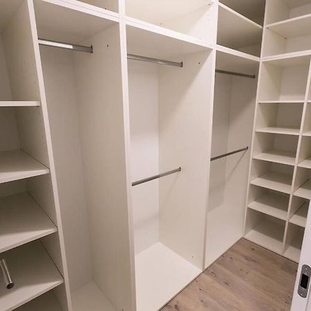 Urban Apartment With Possibility Of Parking บราติสลาวา ภายนอก รูปภาพ