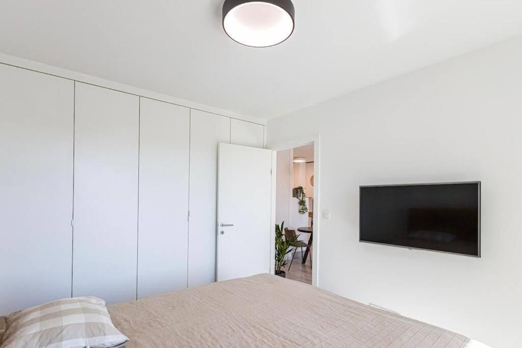 Urban Apartment With Possibility Of Parking บราติสลาวา ภายนอก รูปภาพ